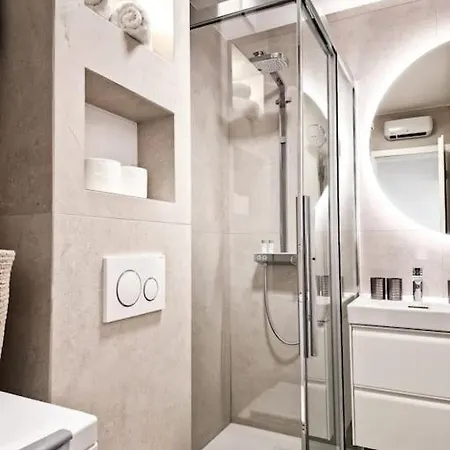 Monlux Studio- Free Public Parking-easy Walk To The Center Appartamento *