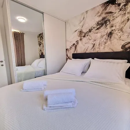 Monlux Studio- Free Public Parking-easy Walk To The Center *