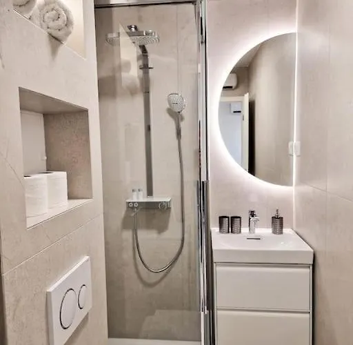 Apartman Monlux With Free Public Parking & Walking Distance To Centre *