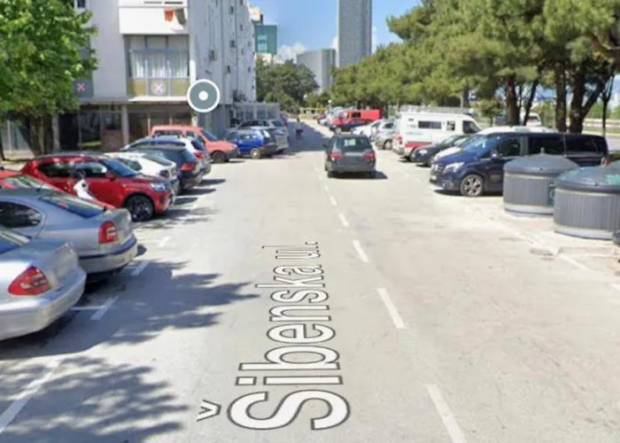 Monlux With Free Public Parking & Walking Distance To Centre Apartman *