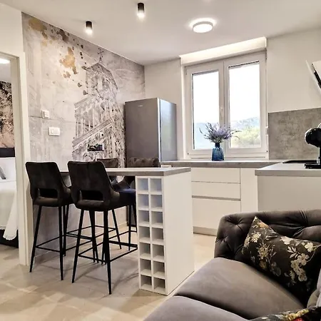 Monlux Studio- Free Public Parking-easy Walk To The Center Appartamento *