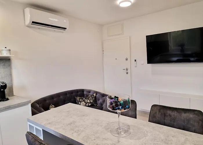 Monlux With Free Public Parking & Walking Distance To Centre * 斯普利特