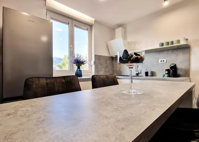 Monlux With Free Public Parking & Walking Distance To Centre