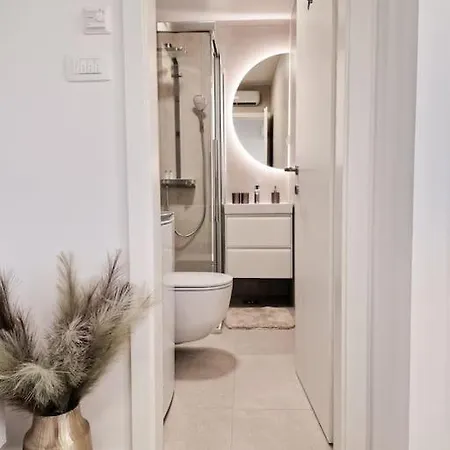 Monlux Studio- Free Public Parking-easy Walk To The Center Apartment